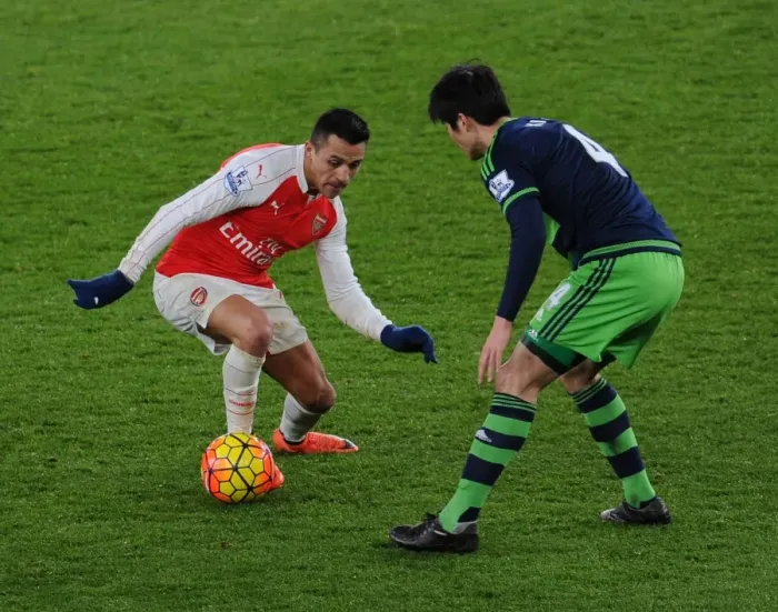 Framed Print : Arsenal vs Swansea City: A Battle of Stars - Alexis Sanchez vs Ki Sung-Yueng