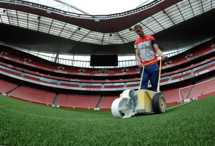 Framed Print : Arsenal vs Swansea City: Preparing the Emirates Pitch for Battle, May 2015 Framed Print : Arsenal vs Swansea City: Preparing the Emirates Pitch for Battle, May 2015
