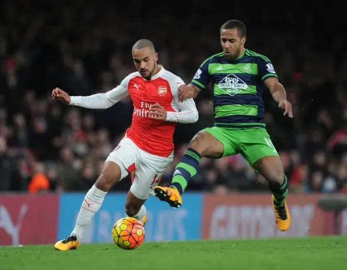Framed Print : Arsenal vs Swansea City: Walcott vs Routledge - Premier League Showdown Framed Print : Arsenal vs Swansea City: Walcott vs Routledge - Premier League Showdown