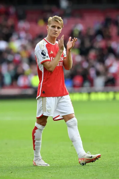 Framed Print : Arsenal vs. Tottenham: 2023-24 Premier League Showdown - Martin Ødegaard's Post-Match Applause Framed Print : Arsenal vs. Tottenham: 2023-24 Premier League Showdown - Martin Ødegaard's Post-Match Applause