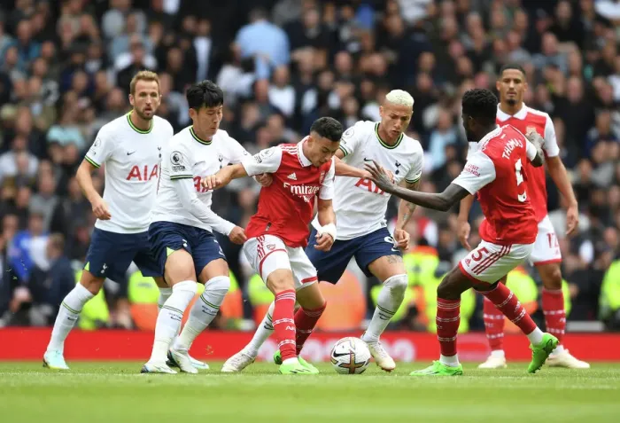Framed Print : Arsenal vs. Tottenham: Martinelli Faces Off Against Son and Richarlison in Intense Premier League Clash (2022-23)