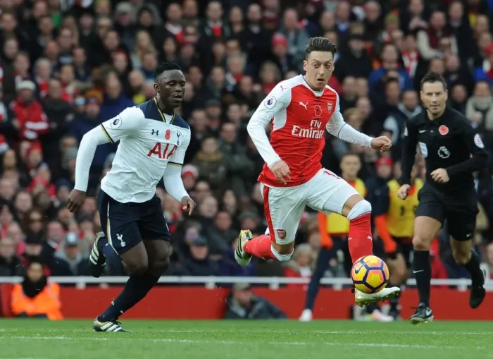 Framed Print : Arsenal vs. Tottenham: Ozil vs. Wanyama Clash in the Premier League (2016-17) Framed Print : Arsenal vs. Tottenham: Ozil vs. Wanyama Clash in the Premier League (2016-17)