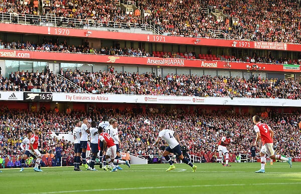 Arsenal vs. Tottenham: Pepe Takes Free Kick in 2019-20 Premier League Clash