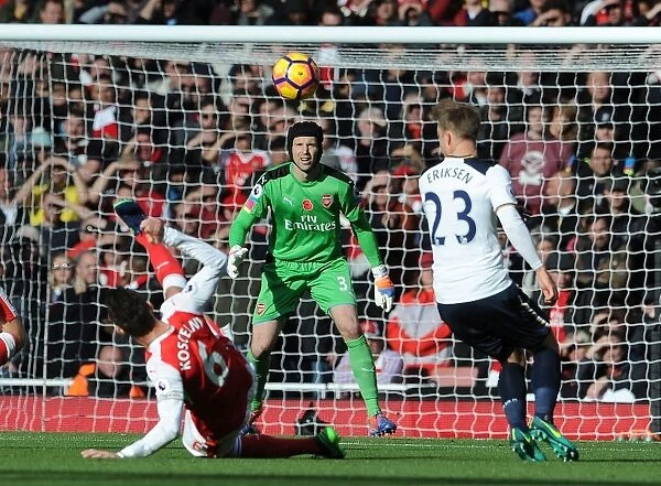 Arsenal vs. Tottenham: Petr Cech in Action during the Intense 2016-17 Premier League Clash at Emirates Stadium
