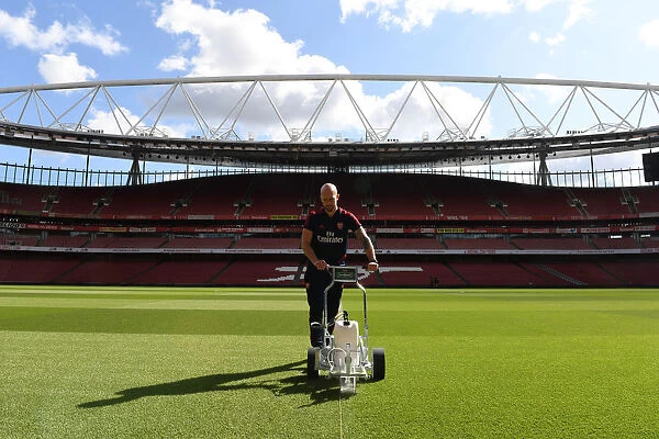 Arsenal vs. Tottenham: Pre-Match Preparation at Emirates Stadium