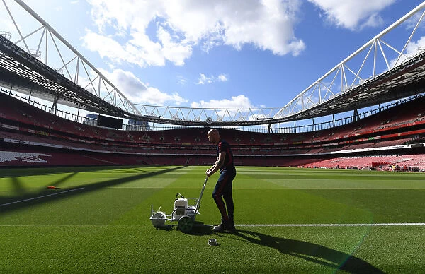 Arsenal vs. Tottenham: Pre-Match Preparations at Emirates Stadium