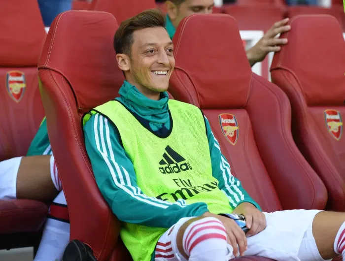 Framed Print : Arsenal vs. Tottenham Showdown: Mesut Ozil's Premier League Rivalry (2019-20) Framed Print : Arsenal vs. Tottenham Showdown: Mesut Ozil's Premier League Rivalry (2019-20)