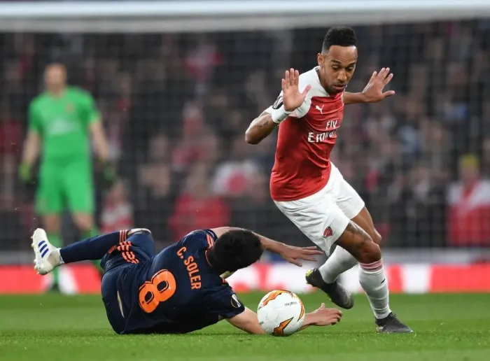 Framed Print : Arsenal vs Valencia: Aubameyang vs Soler in UEFA Europa League Semi-Final Showdown
