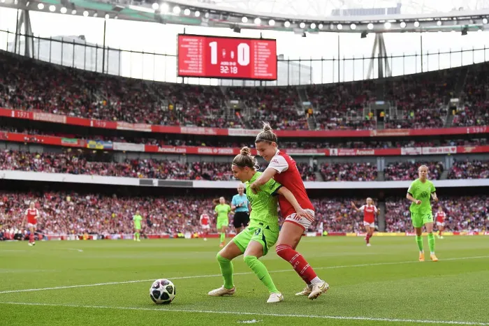 Framed Print : Arsenal vs. VfL Wolfsburg: A Champions League Semifinal Battle for Possession Framed Print : Arsenal vs. VfL Wolfsburg: A Champions League Semifinal Battle for Possession