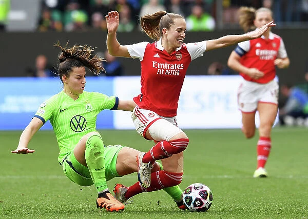 Arsenal vs. VfL Wolfsburg: A Fierce Battle in the UEFA Women's Champions League Semi-Finals