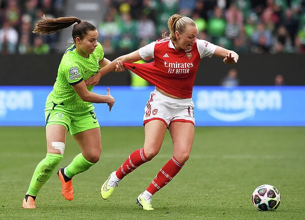 Arsenal vs. VfL Wolfsburg: A Tense Battle for UEFA Women's Champions League Final Spot