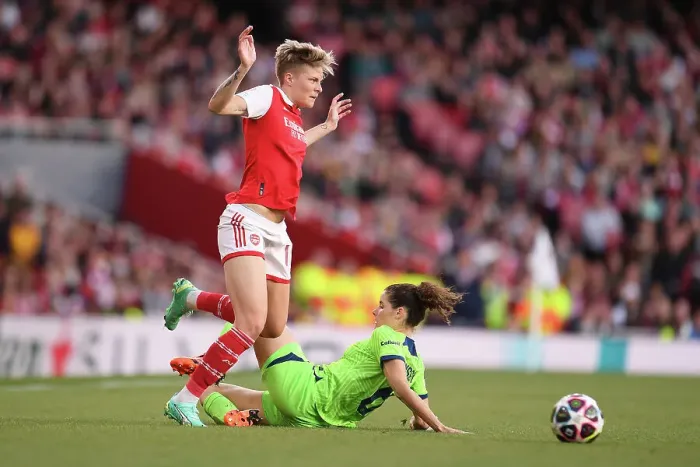 Framed Print : Arsenal vs. VfL Wolfsburg: Women's Champions League Semifinal Clash at Emirates Stadium