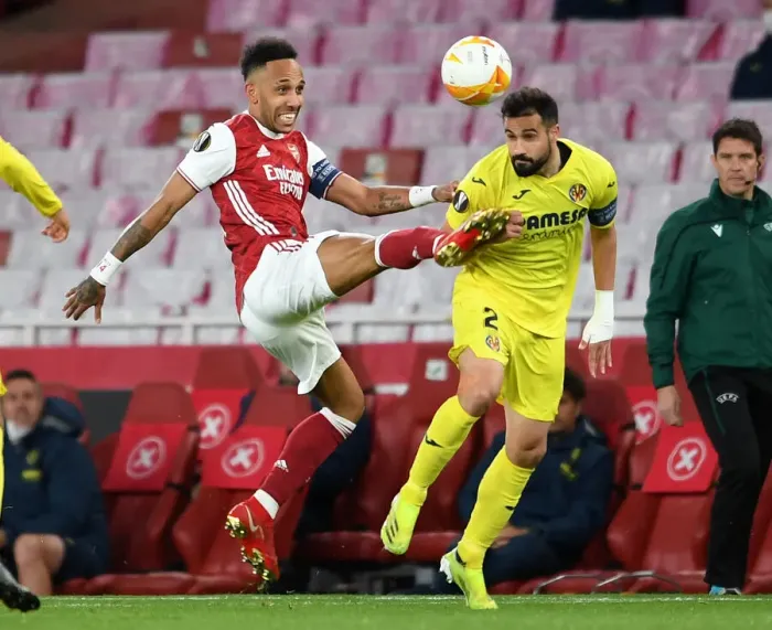 Framed Print : Arsenal vs Villarreal: Aubameyang Clashes with Gaspar in UEFA Europa League Semi-Final Amid Empty Stands