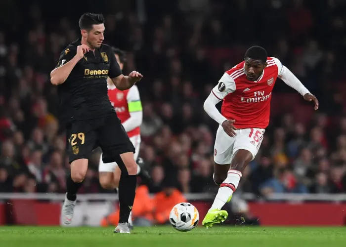 Framed Print : Arsenal vs. Vitoria Guimaraes: Tense Battle in UEFA Europa League Group F