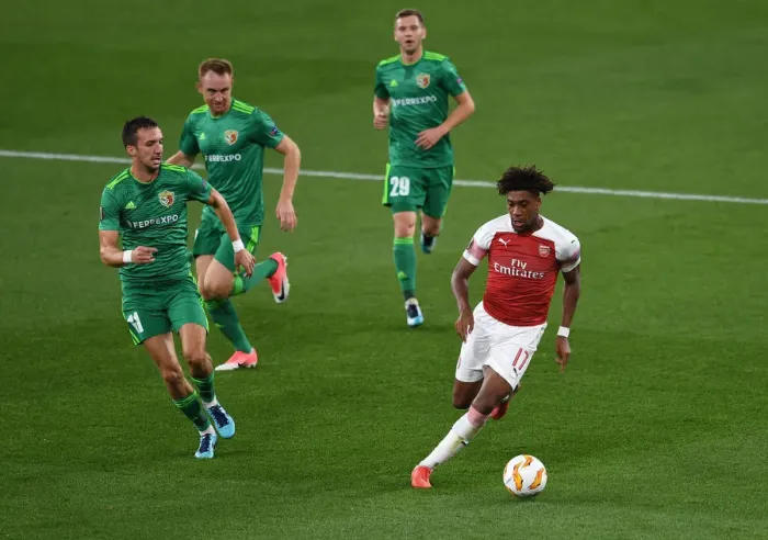 Framed Print : Arsenal vs Vorskla Poltava: Alex Iwobi Faces Off Against Vyacheslav Sharpar in UEFA Europa League Clash Framed Print : Arsenal vs Vorskla Poltava: Alex Iwobi Faces Off Against Vyacheslav Sharpar in UEFA Europa League Clash