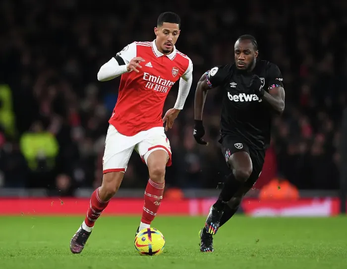Framed Print : Arsenal vs West Ham: Saliba Clashes with Antonio in Premier League Showdown (December 2022) Framed Print : Arsenal vs West Ham: Saliba Clashes with Antonio in Premier League Showdown (December 2022)