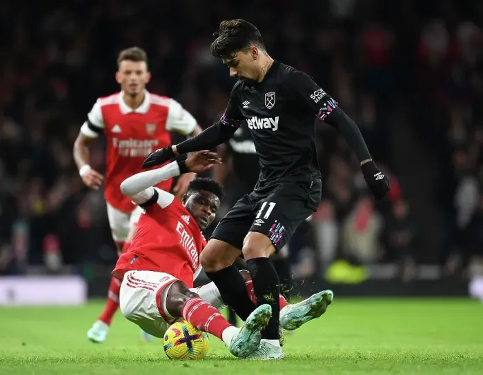 Framed Print : Arsenal vs. West Ham: Thomas Partey Faces Off Against Paqueta in Premier League Clash