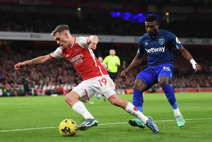 Framed Print : Arsenal vs. West Ham: Trossard Fends Off Kudus at Emirates Stadium (2023-24) Framed Print : Arsenal vs. West Ham: Trossard Fends Off Kudus at Emirates Stadium (2023-24)