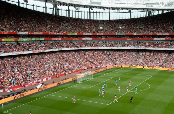 Framed Print : Arsenal vs. West Ham United: 2015-16 Premier League Clash at Emirates Stadium