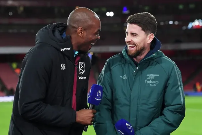 Framed Print : Arsenal vs. West Ham United: Pre-Match Conversation Between Ogbonna and Jorginho (2023-24) Framed Print : Arsenal vs. West Ham United: Pre-Match Conversation Between Ogbonna and Jorginho (2023-24)