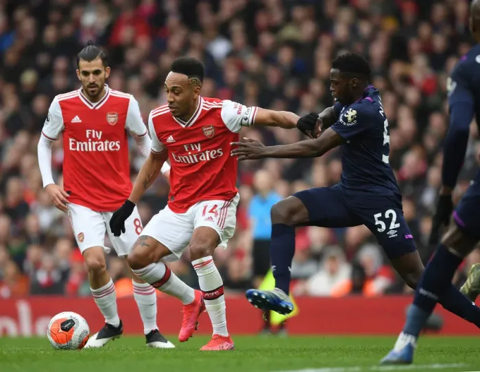 Framed Print : Arsenal vs. West Ham United: Premier League Showdown at Emirates Stadium