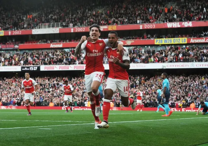 Framed Print : Arsenal: Walcott and Bellerin Celebrate First Goal Against Swansea City (2016-17)