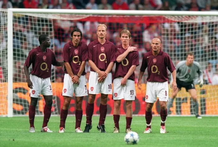 Framed Print : Arsenal Wall (L>R) emmaunel Eboue, Robert Pires, Dennis Bergkamp, Alex Hleb