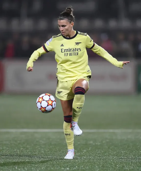 Framed Print : Arsenal WFC in Action: Steph Catley Battles for Possession against HB Koge in UEFA Women's Champions League