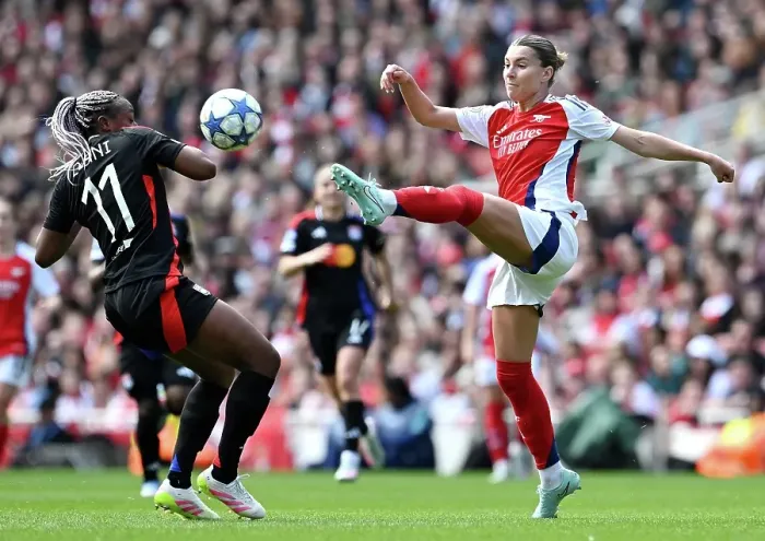 Framed Print : Arsenal WFC v Olympique Lyonnais - UEFA Women's Champions League Semi Final First Leg Framed Print : Arsenal WFC v Olympique Lyonnais - UEFA Women's Champions League Semi Final First Leg