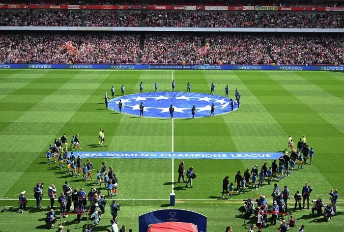 Framed Print : Arsenal WFC v Olympique Lyonnais - UEFA Women's Champions League Semi Final First Leg