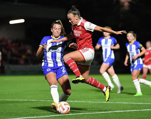 Arsenal WFC vs. Brighton & Hove Albion WFC: Battle in the Barclays Women's Super League (2022-23) - Arsenal's Caitlin Foord Faces Off Against Brighton's Jorja Fox