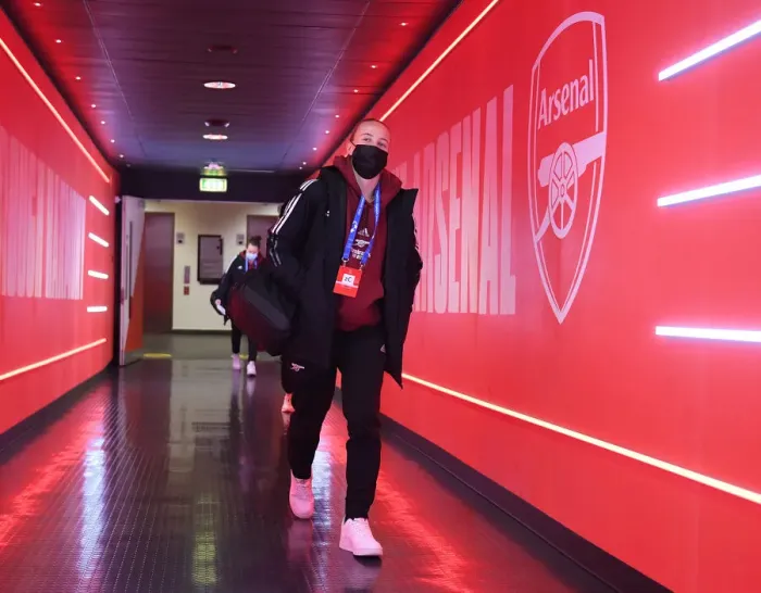 Framed Print : Arsenal WFC vs. FC Barcelona: Beth Mead Prepares for UEFA Women's Champions League Clash at Emirates Stadium