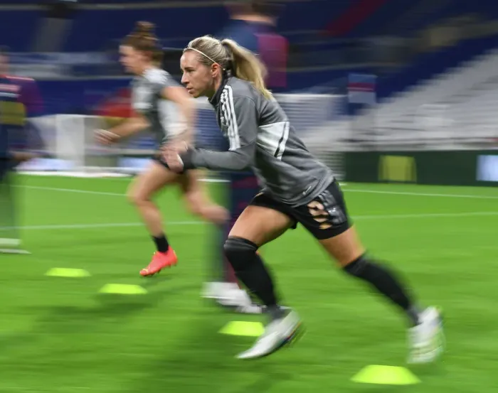 Framed Print : Arsenal WFC vs Olympique Lyonnais: A Champions League Battle in Lyon Framed Print : Arsenal WFC vs Olympique Lyonnais: A Champions League Battle in Lyon