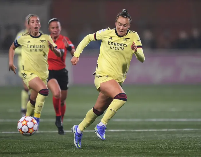 Framed Print : Arsenal WFC's Caitlin Foord Battles for Possession in UEFA Women's Champions League Match against HB Koge