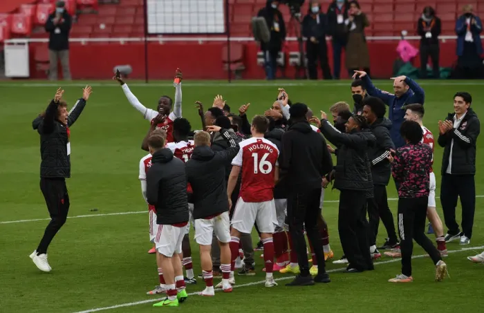 Framed Print : Arsenal Win Premier League: David Luiz and Team Celebrate Title Triumph Over Brighton & Hove Albion