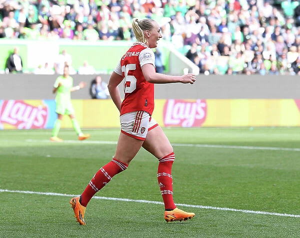 Arsenal Women Advance in Champions League: Stina Blackstenius Scores in Semifinal 1st Leg vs. VfL Wolfsburg