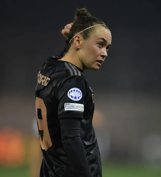 Framed Print : Arsenal Women Battle FC Zürich in UEFA Champions League Showdown