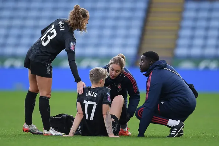 Framed Print : Arsenal Women Battle Leicester City: Injury Crisis at The King Power Stadium