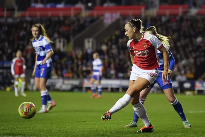 Framed Print : Arsenal Women Battle Reading in FA WSL Cup Showdown