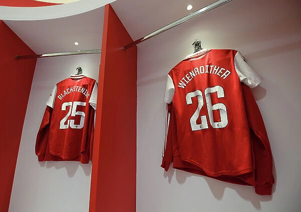 Arsenal Women: Calm in the Changing Room Before Taking on Manchester United in FA Women's Super League 2022-23