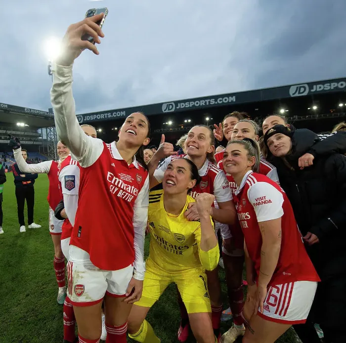 Framed Print : Arsenal Women Celebrate Conti Cup Final Victory over Chelsea