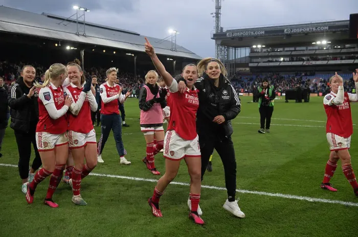 Framed Print : Arsenal Women Celebrate Conti Cup Triumph Over Chelsea
