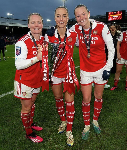 Arsenal Women Celebrate Conti Cup Victory Over Chelsea
