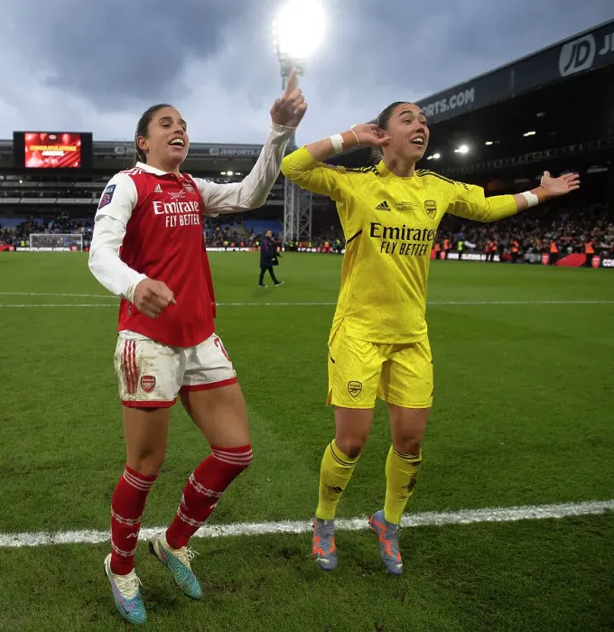 Framed Print : Arsenal Women Celebrate FA WSL Cup Final Victory over Chelsea