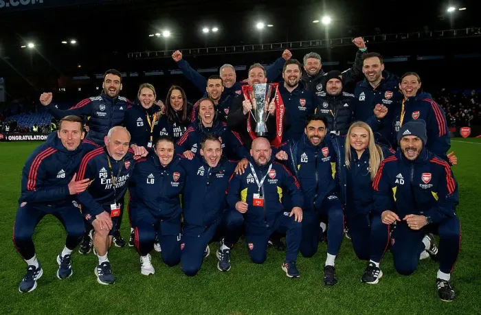 Framed Print : Arsenal Women Celebrate FA WSL Cup Victory over Chelsea: Jonas Eidevall and Team Lift the Trophy