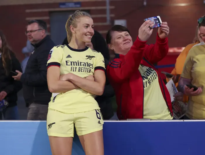 Framed Print : Arsenal Women Celebrate FA WSL Title Triumph: Leah Williamson and Jubilant Fans