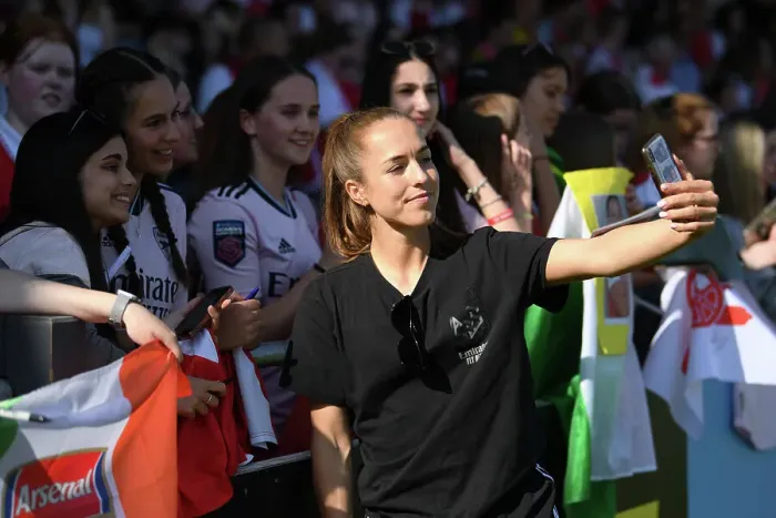 Framed Print : Arsenal Women Celebrate FA WSL Title Triumph: Lia Waelti and Fans Rejoice