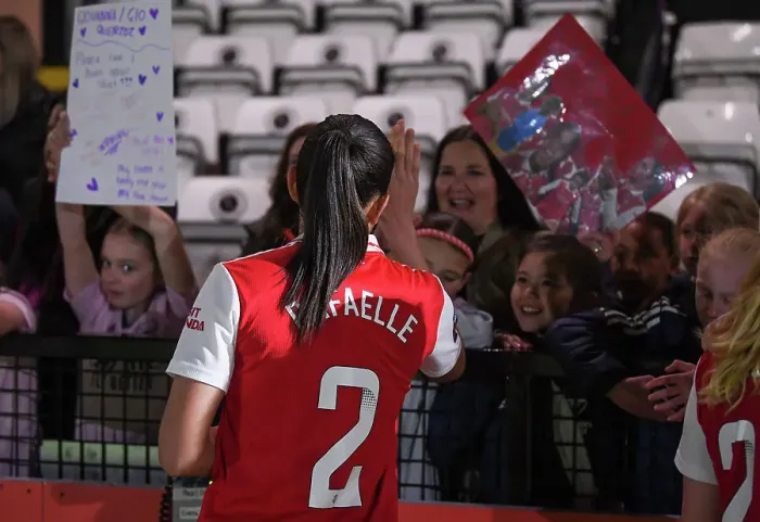 Framed Print : Arsenal Women Celebrate with Fans After Victory Over Leicester City in FA WSL