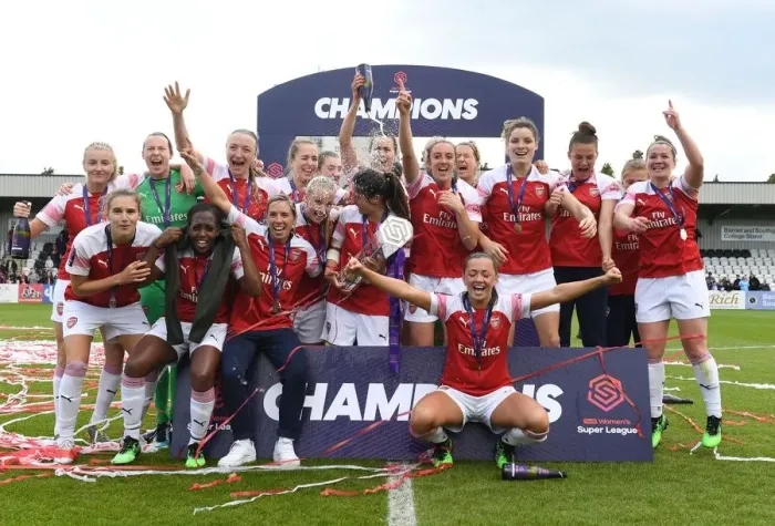 Framed Print : Arsenal Women Celebrate Historic WSL Title Win