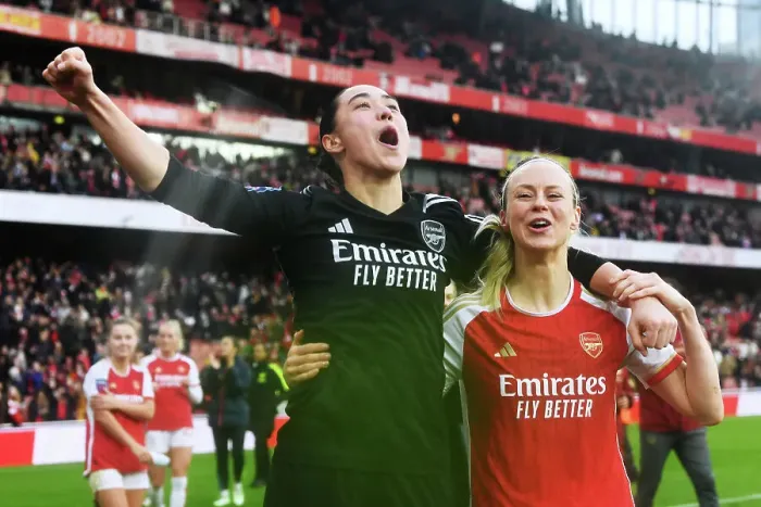Framed Print : Arsenal Women Celebrate Victory Over Chelsea in 2023-24 Barclays Women's Super League